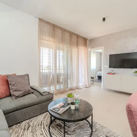 Anna - Free Private Parking Zadar