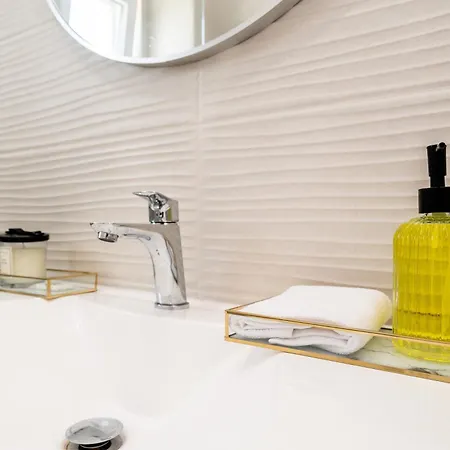 Anna - Free Private Parking Lejlighed *