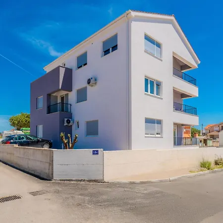 Anna - Free Private Parking Zadar