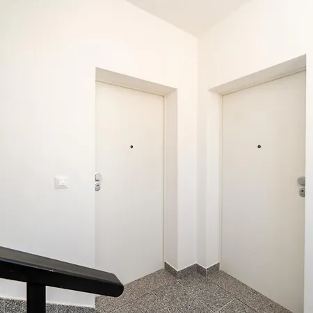 Anna - Free Private Parking Apartment