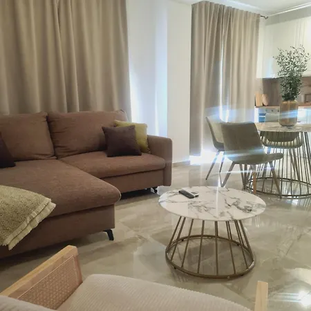 Anna - Free Private Parking Apartment *