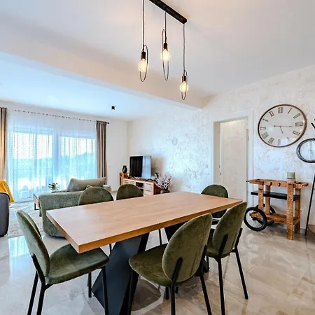 Anna - Free Private Parking Apartment *