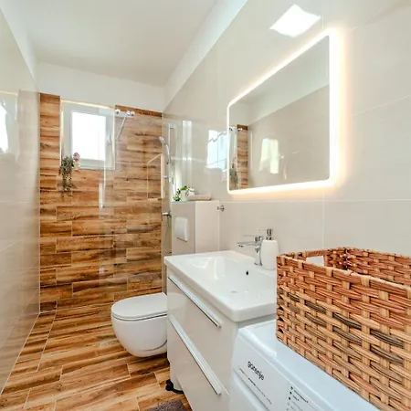 Anna - Free Private Parking Apartment Zadar