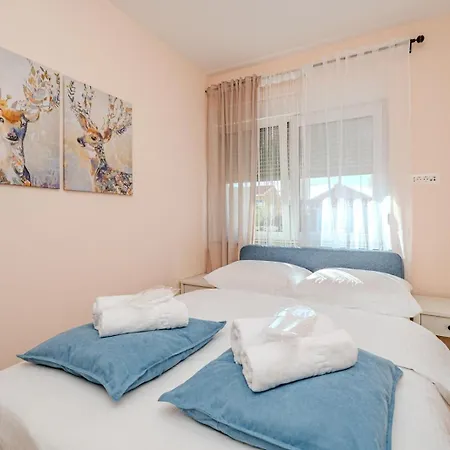 Anna - Free Private Parking Apartment *