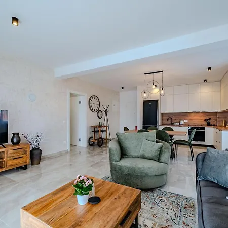 Anna - Free Private Parking Apartment *