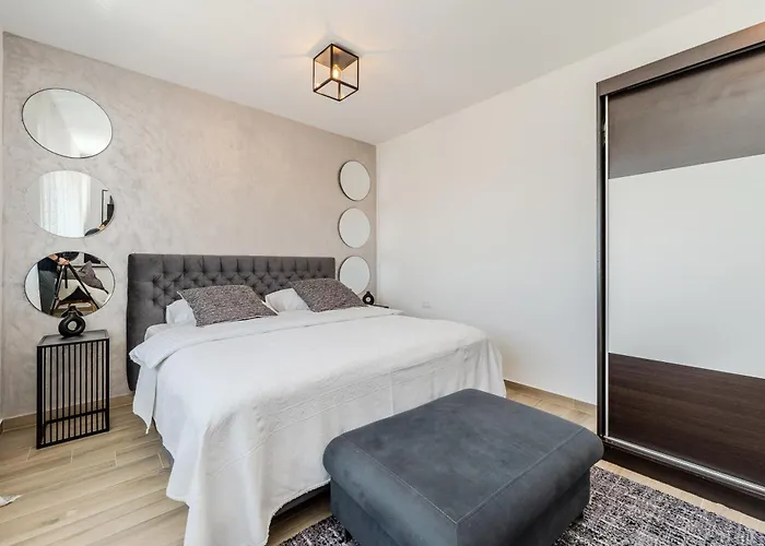 Anna - Free Private Parking * זאדאר