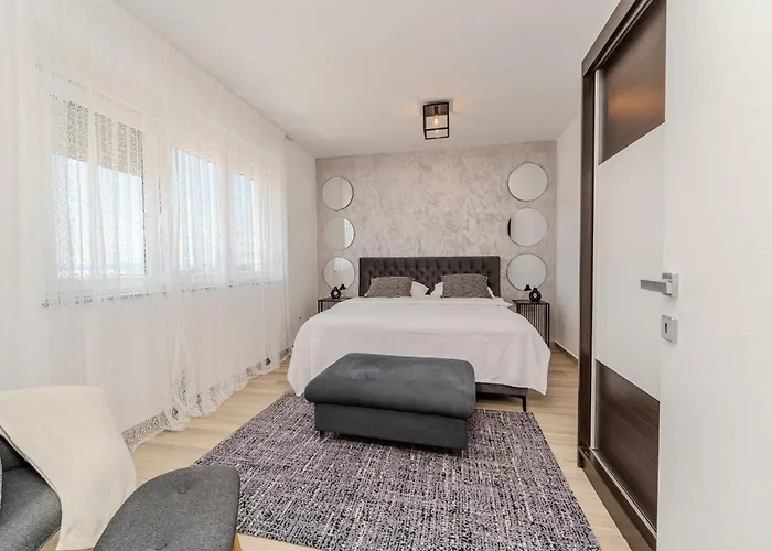 Anna - Free Private Parking דירה זאדאר