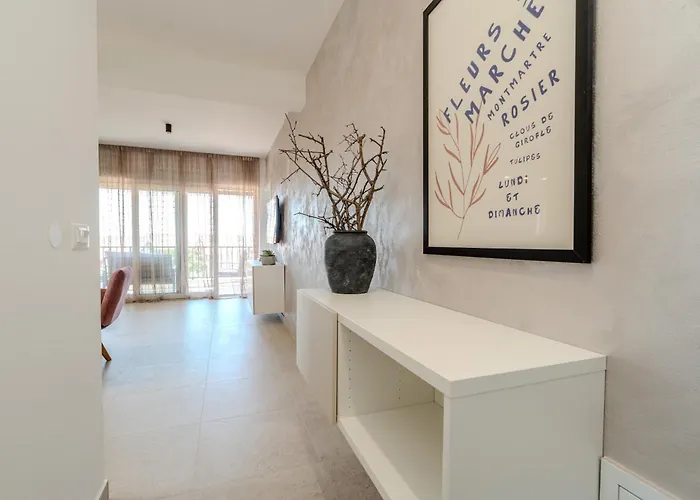 Anna - Free Private Parking דירה *