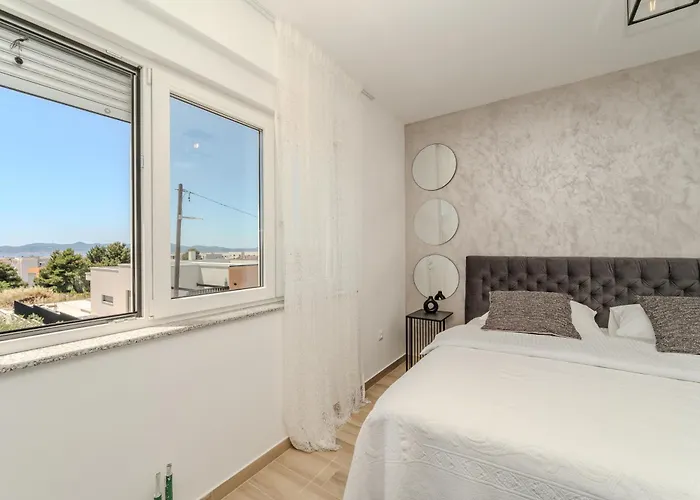 Anna - Free Private Parking זאדאר